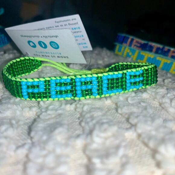 SET OF 4 NEW KENYAN MASAI BEADED BRACELETS - Picture 5 of 6